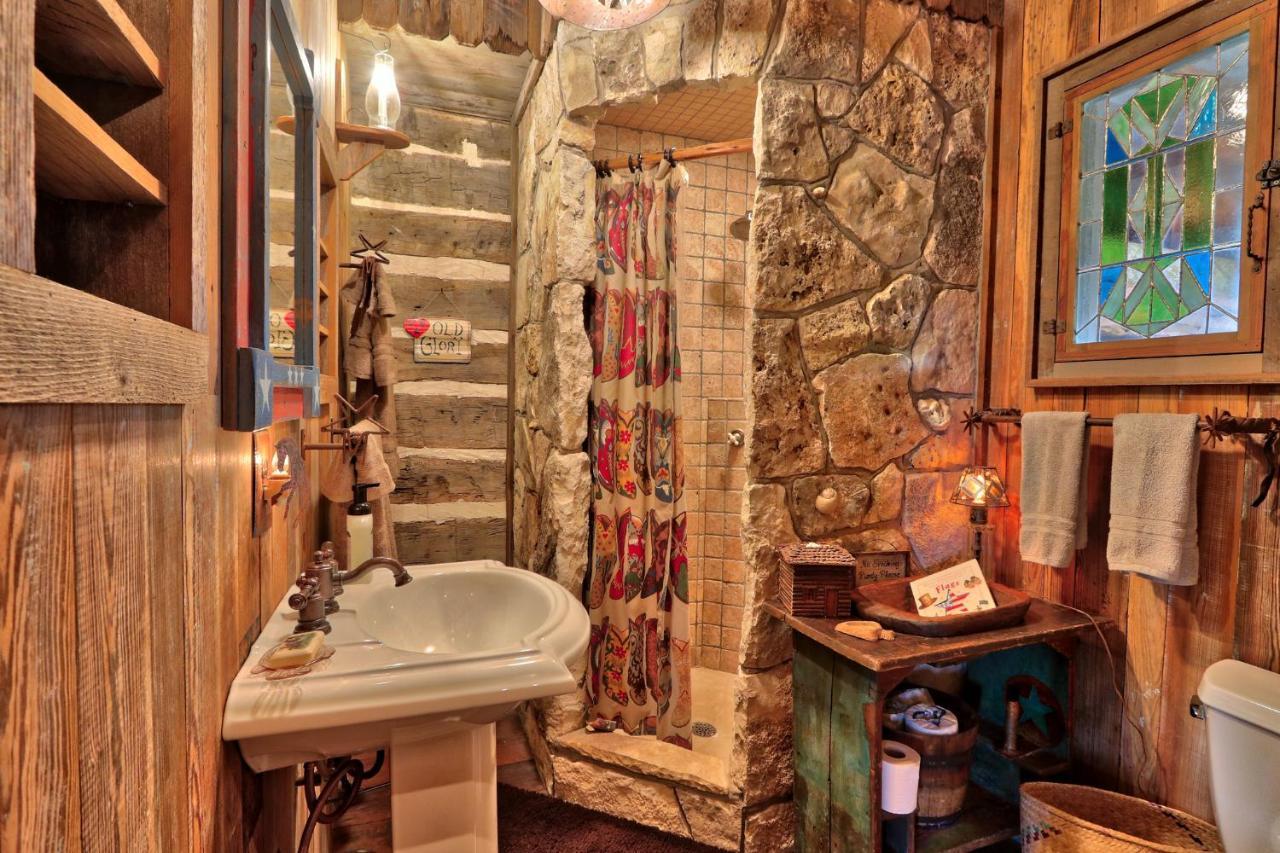 Log Cabin At Old Glory Ranch Villa Wimberley Dış mekan fotoğraf